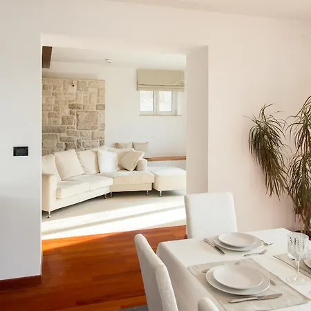 Luxurious Retreat With Pool *