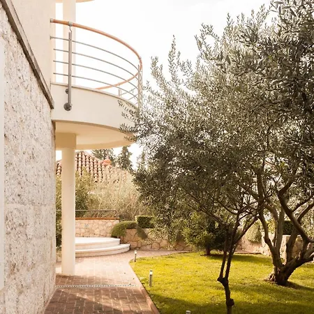 Apartment Luxurious Retreat With Pool Šibenik