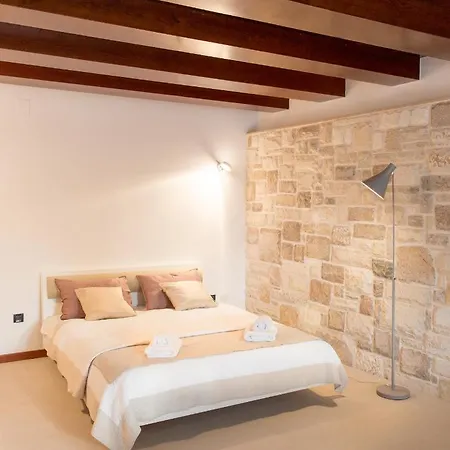 Luxurious Retreat With Pool Apartment *