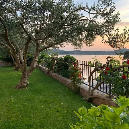 Luxurious Retreat With Pool