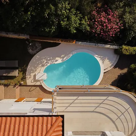 Luxurious Retreat With Pool Apartment