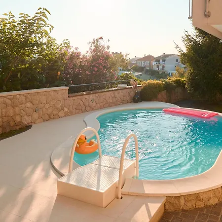 Apartment Luxurious Retreat With Pool *