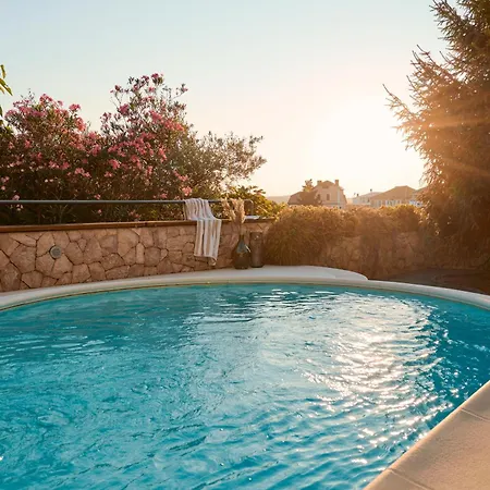 Luxurious Retreat With Pool Apartment