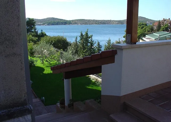 아파트 Luxurious Retreat With Pool 시베니크