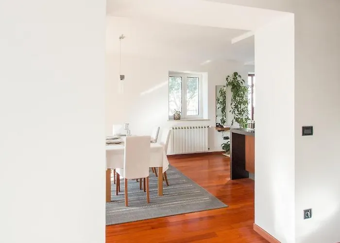 Luxurious Retreat With Pool * 希贝尼克