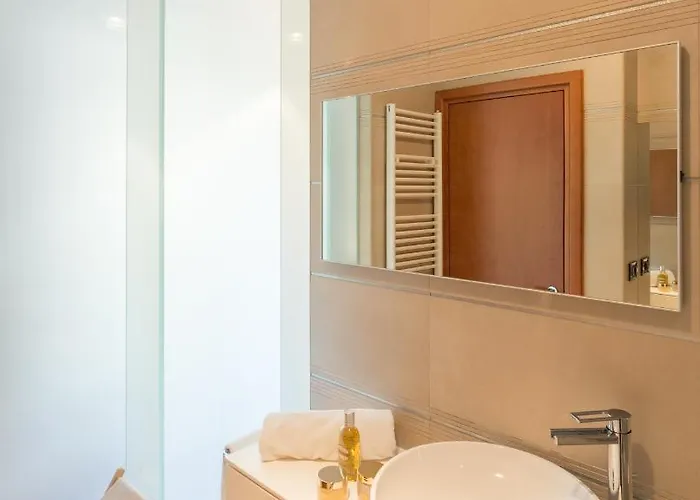 Luxurious Retreat With Pool 시베니크