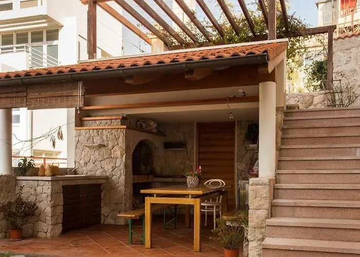 Luxurious Retreat With Pool *