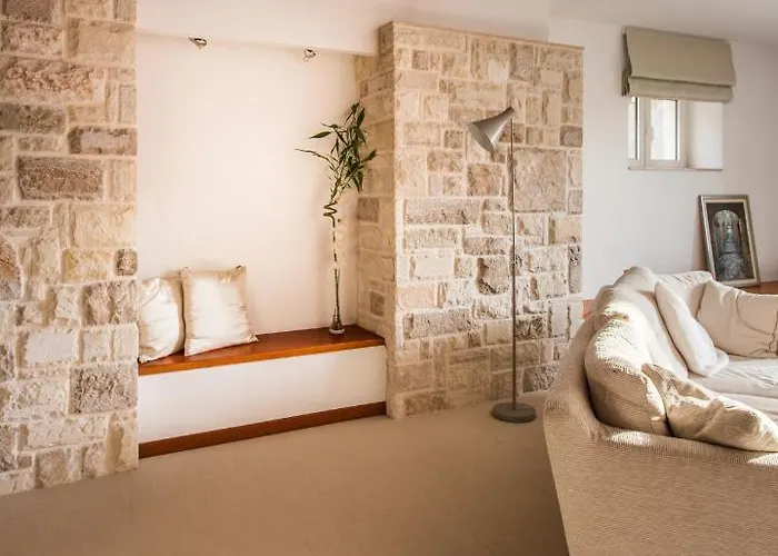 Luxurious Retreat With Pool