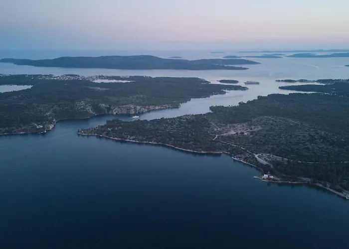 Luxurious Retreat With Pool * 시베니크