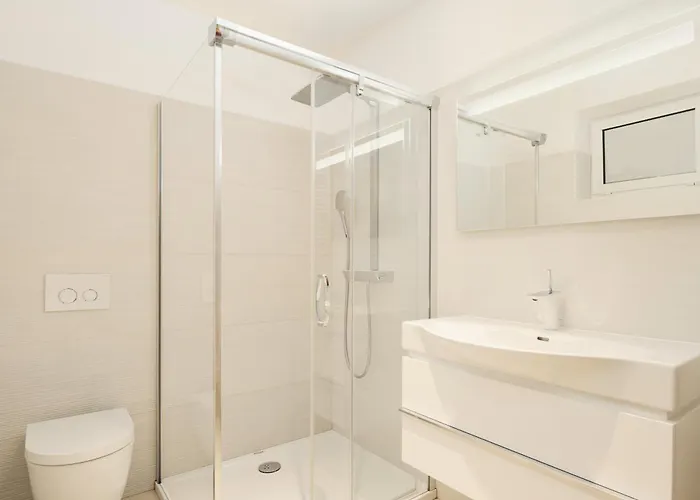 Luxurious Retreat With Pool 公寓 希贝尼克